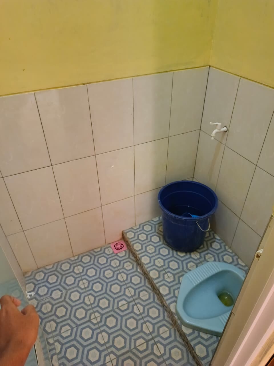 Fasilitas kamar mandi 2 Kost Almawadah